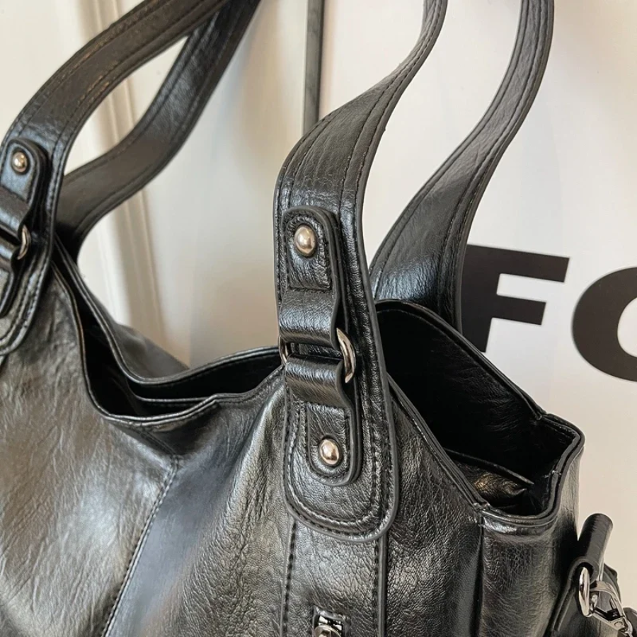 Uma Shoulder Bags
